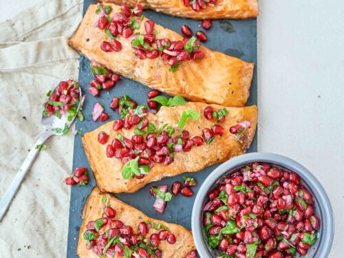 Lõhe granaatõunaseemnetega