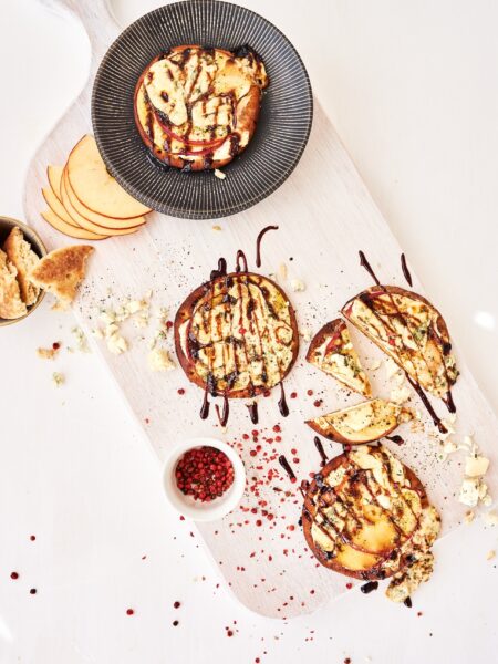 Lapileivad sinihallitusjuustu ja õuntega