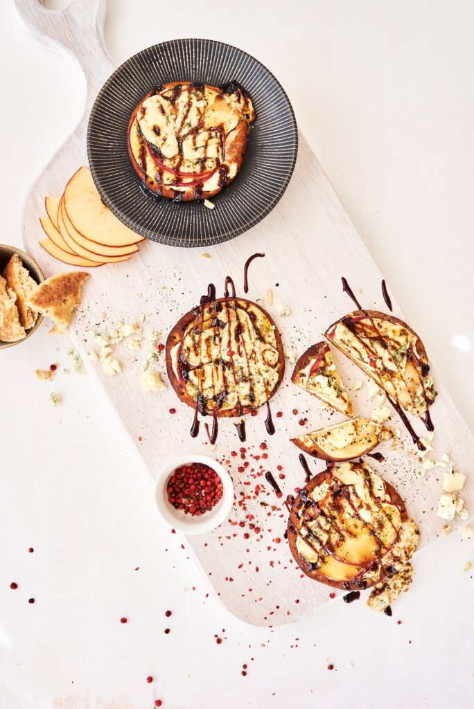 Lapileivad sinihallitusjuustu ja õuntega