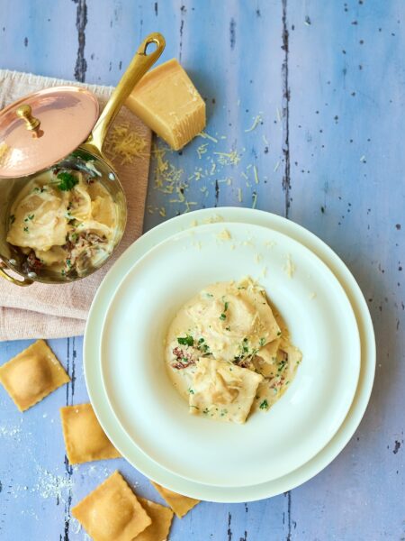 ravioolid feta ja päikesekuivatatud tomatitega