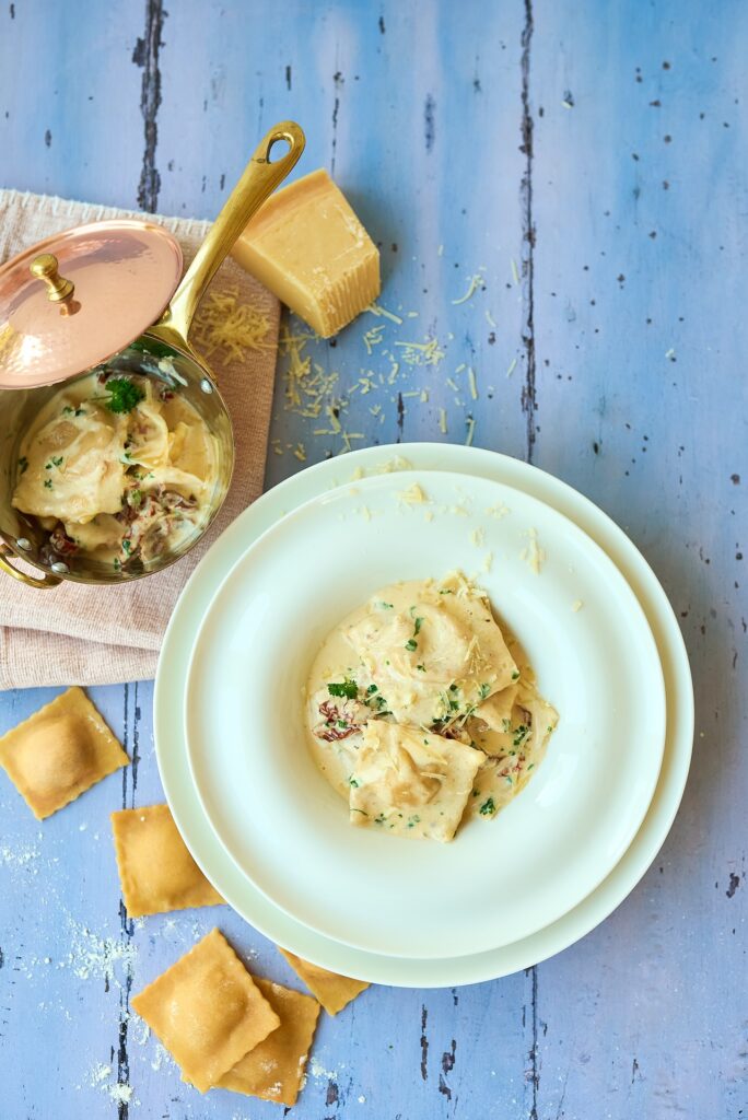 ravioolid feta ja päikesekuivatatud tomatitega