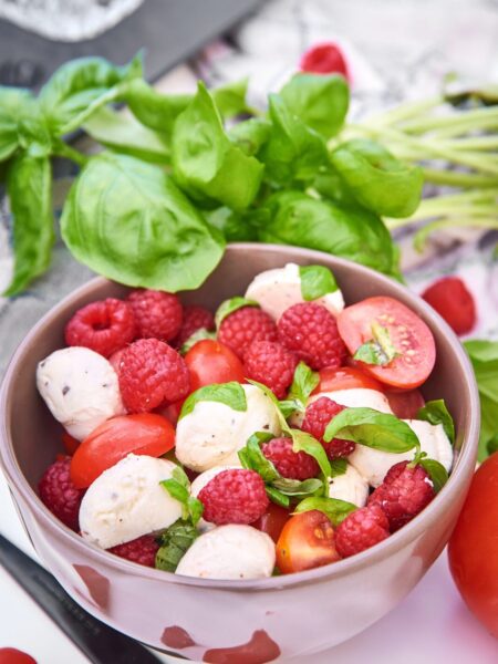 Pallisalat vaarikatega