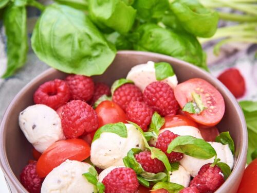 Pallisalat vaarikatega