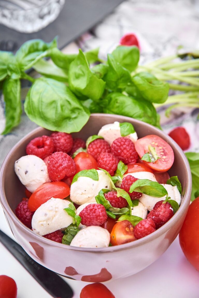 Pallisalat vaarikatega