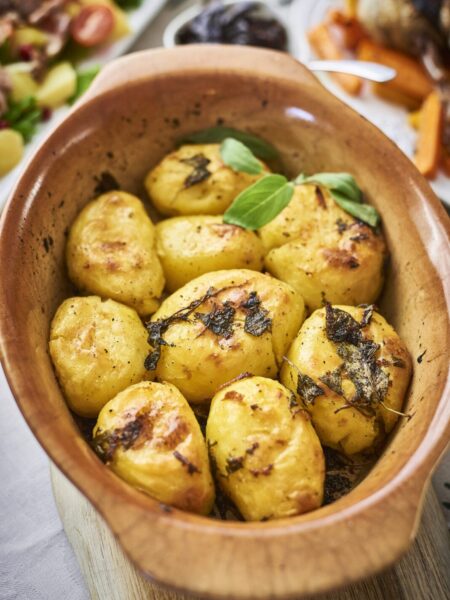 Ahjukartul salvei ja apelsiniga