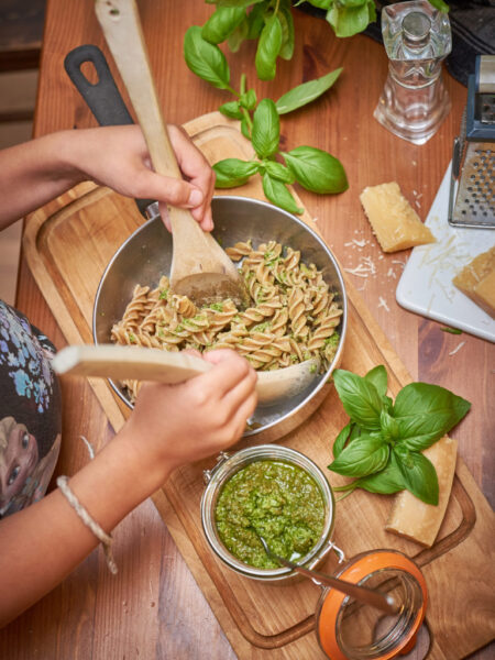 Lihtne pasta basiilikupestoga