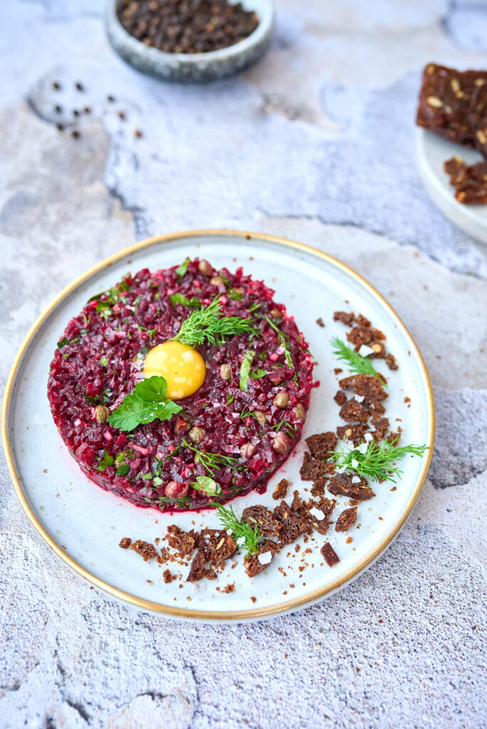 Peedi tartar vutimuna ja krõbeda rukkileiva puruga